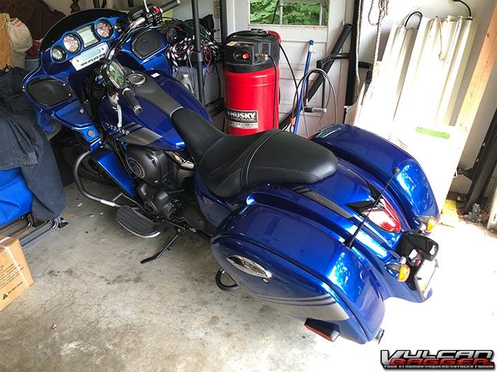 My new bike in my messy garage. Makes the garage look better already! ;)