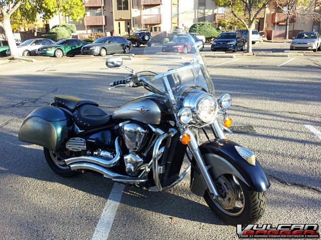 National Cycle Lightbar and Windshield.
Indian Fender and Fender Light
Pirelli Rear Tire in the Front